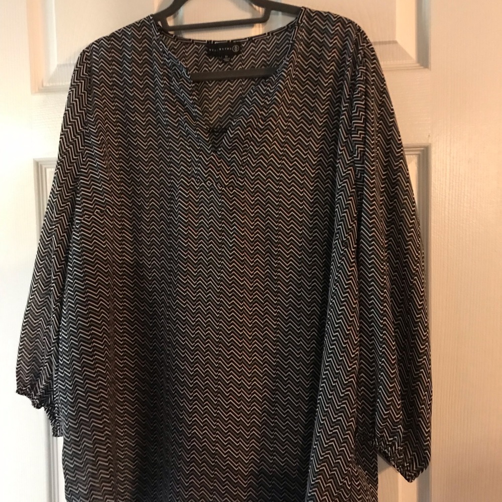 Flowy, plus size tunic top. EUC